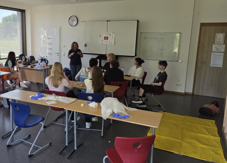 Erste-Hilfe-Kurs für Zehntklässler an der Sekundarschule Pr. Oldendorf